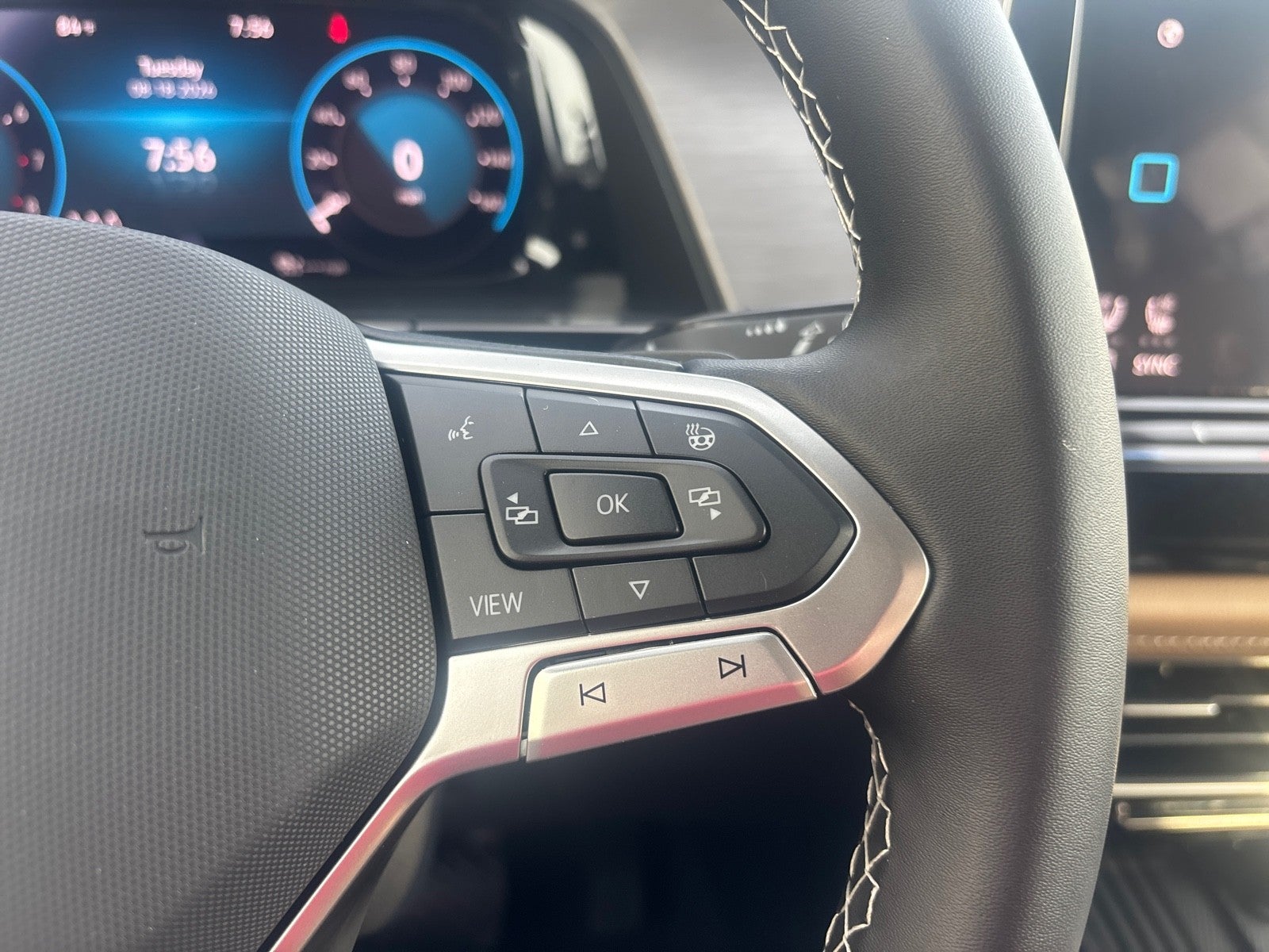 2026 Volkswagen Atlas Cross Sport 2.0T SE w/Technology