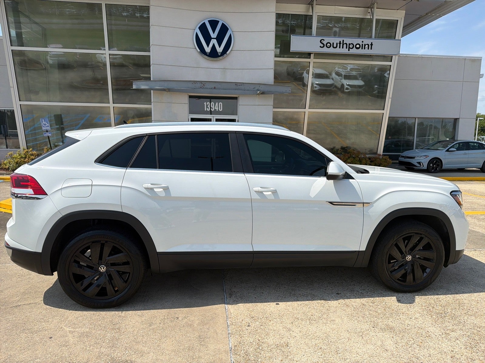 2023 Volkswagen Atlas Cross Sport 2.0T SE w/Technology