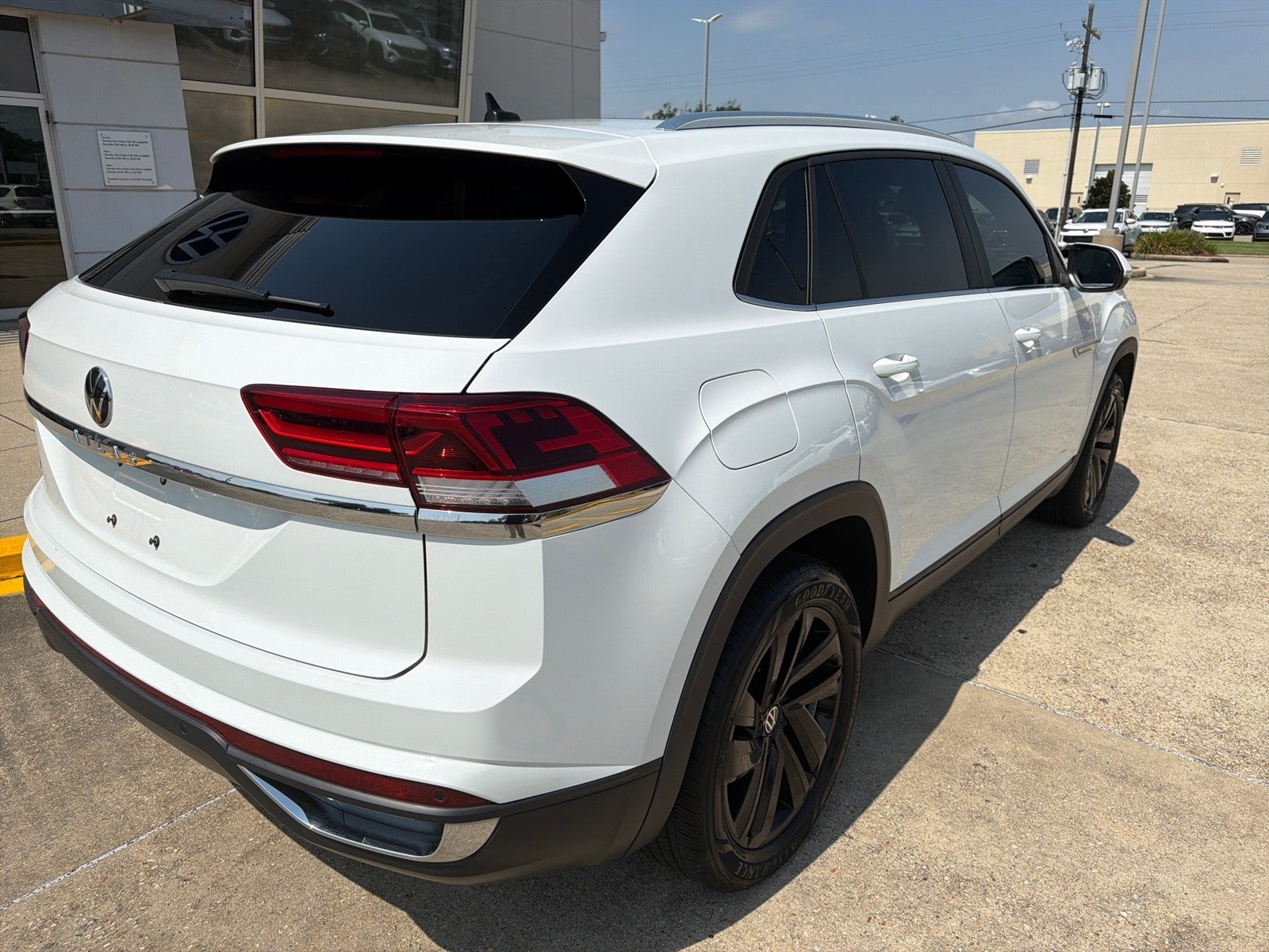 2023 Volkswagen Atlas Cross Sport 2.0T SE w/Technology