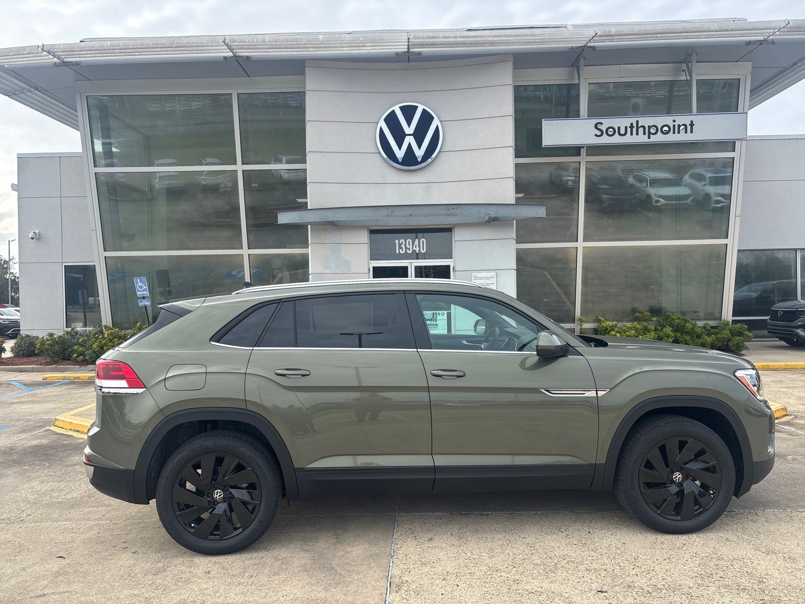 2026 Volkswagen Atlas Cross Sport 2.0T SE w/Technology