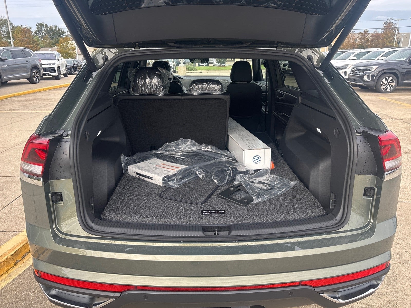 2026 Volkswagen Atlas Cross Sport 2.0T SE w/Technology