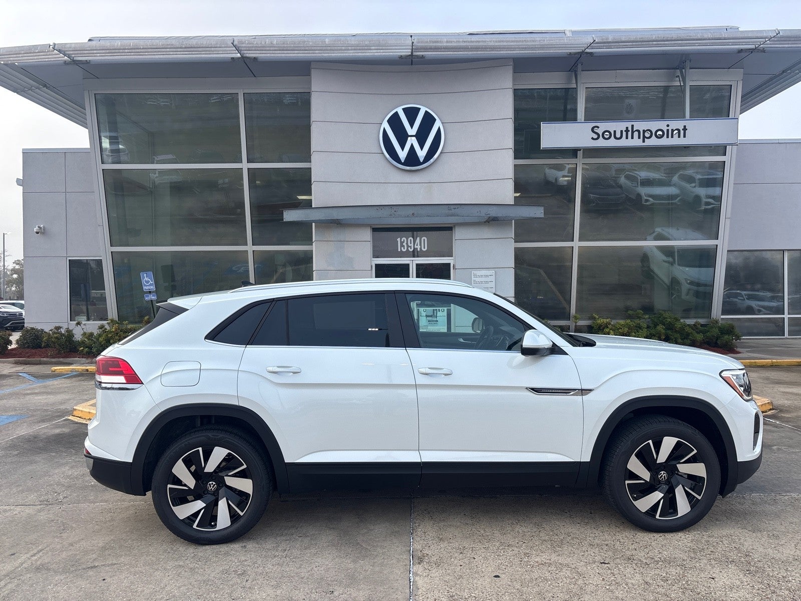 2026 Volkswagen Atlas Cross Sport 2.0T SE w/Technology
