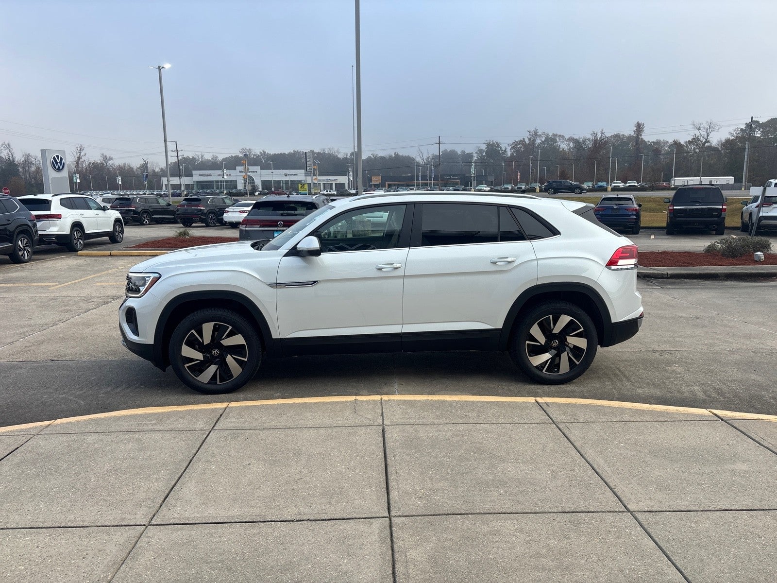 2026 Volkswagen Atlas Cross Sport 2.0T SE w/Technology