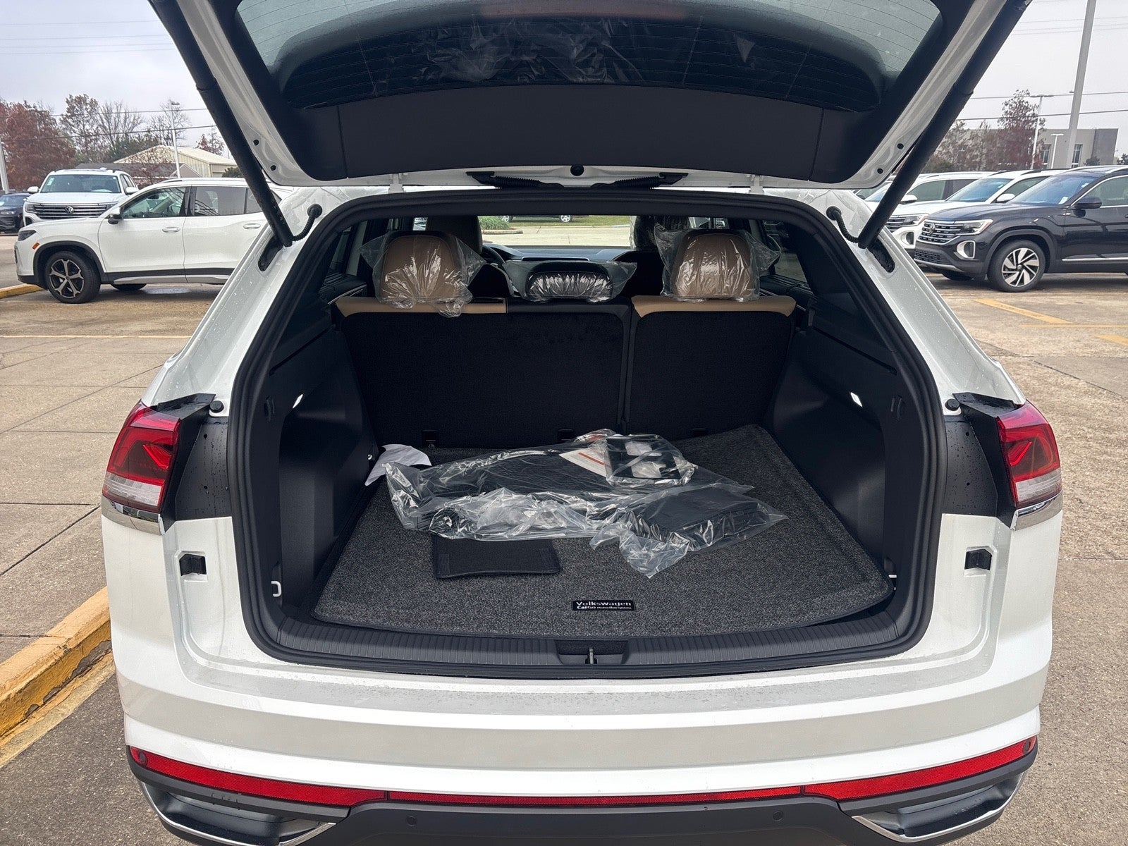 2026 Volkswagen Atlas Cross Sport 2.0T SE w/Technology