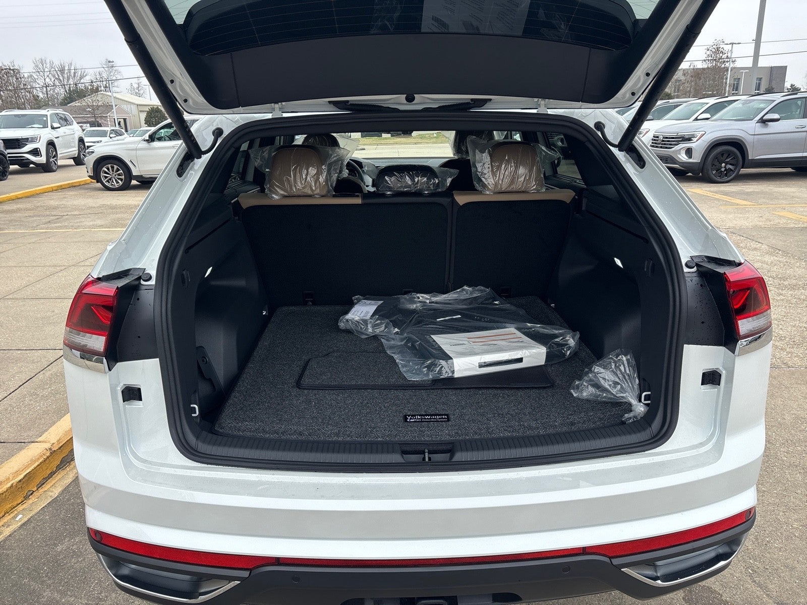 2026 Volkswagen Atlas Cross Sport 2.0T SE w/Technology