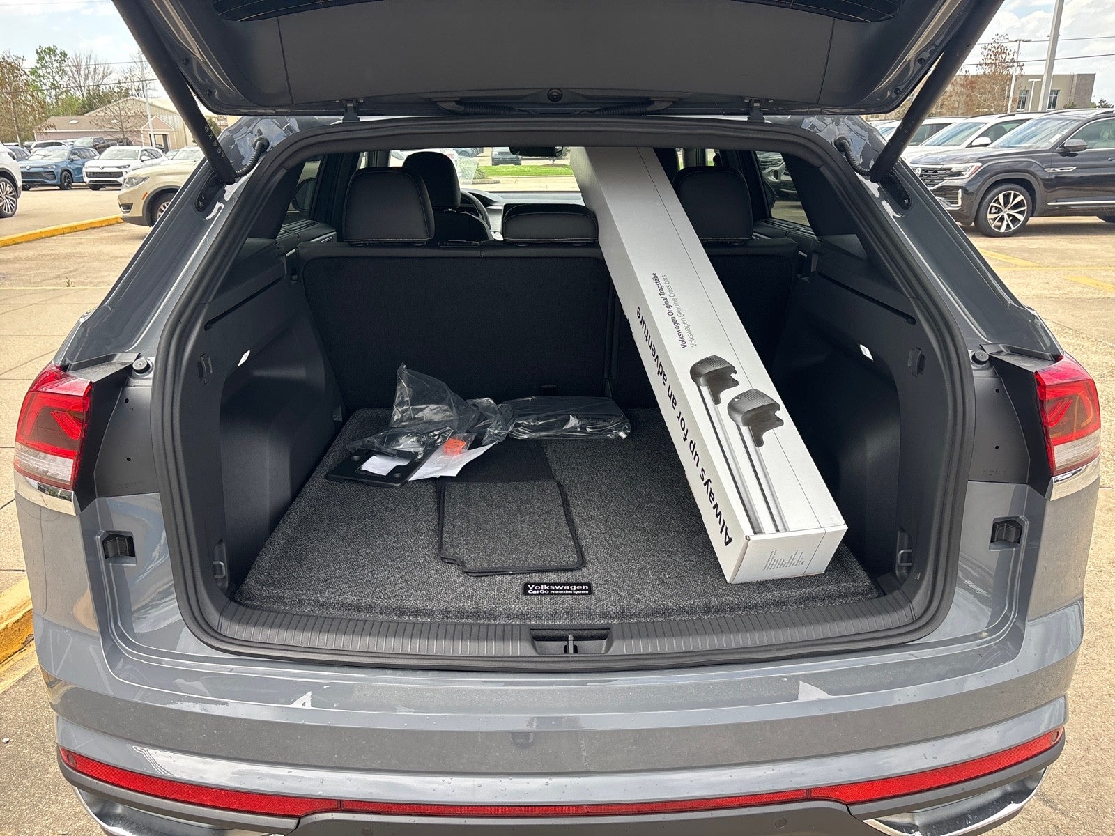 2026 Volkswagen Atlas Cross Sport 2.0T SE w/Technology