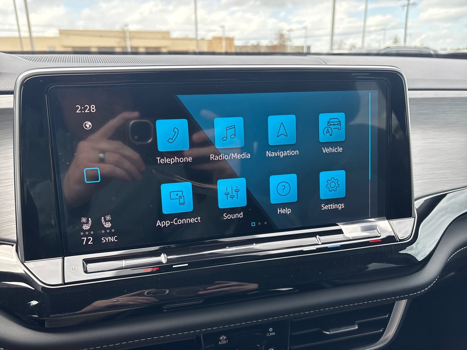 2026 Volkswagen Atlas Cross Sport 2.0T SE w/Technology