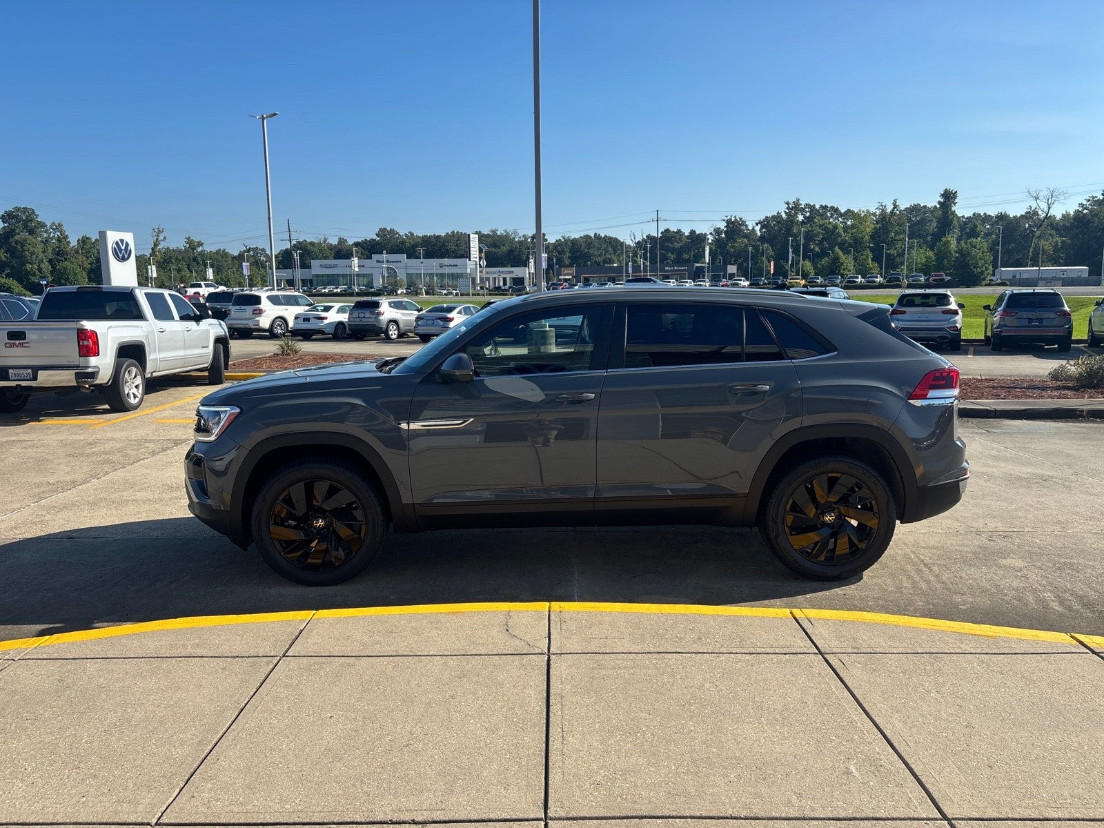 2026 Volkswagen Atlas Cross Sport 2.0T SE w/Technology