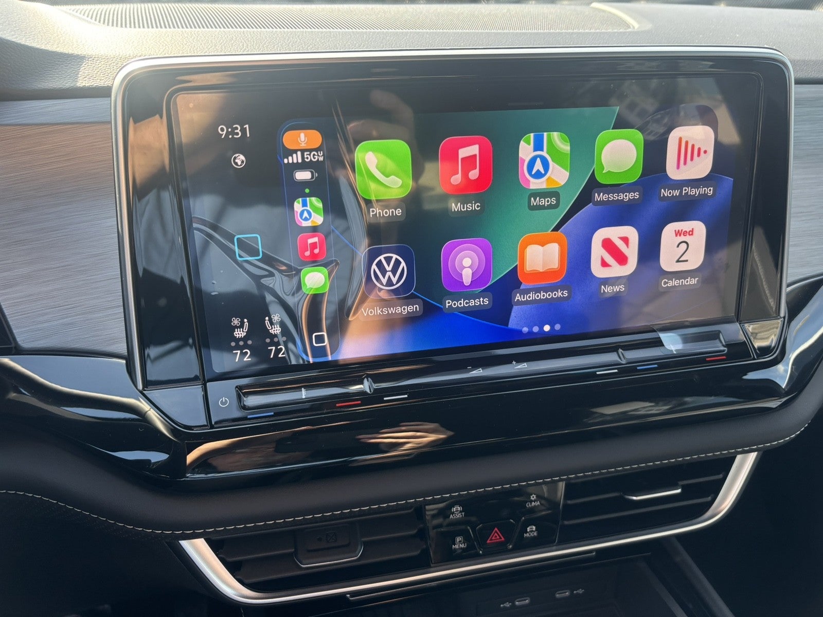 2026 Volkswagen Atlas Cross Sport 2.0T SE w/Technology