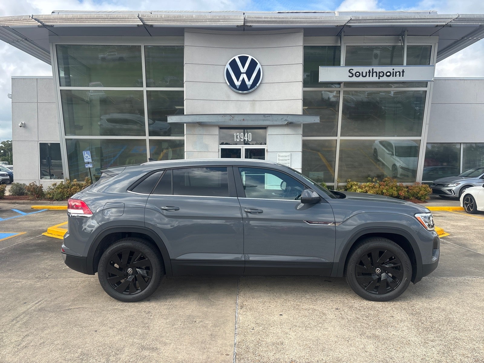 2026 Volkswagen Atlas Cross Sport 2.0T SE w/Technology