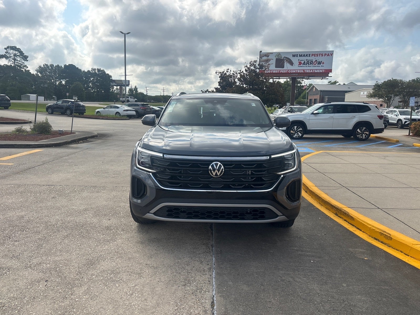 2026 Volkswagen Atlas Cross Sport 2.0T SE w/Technology