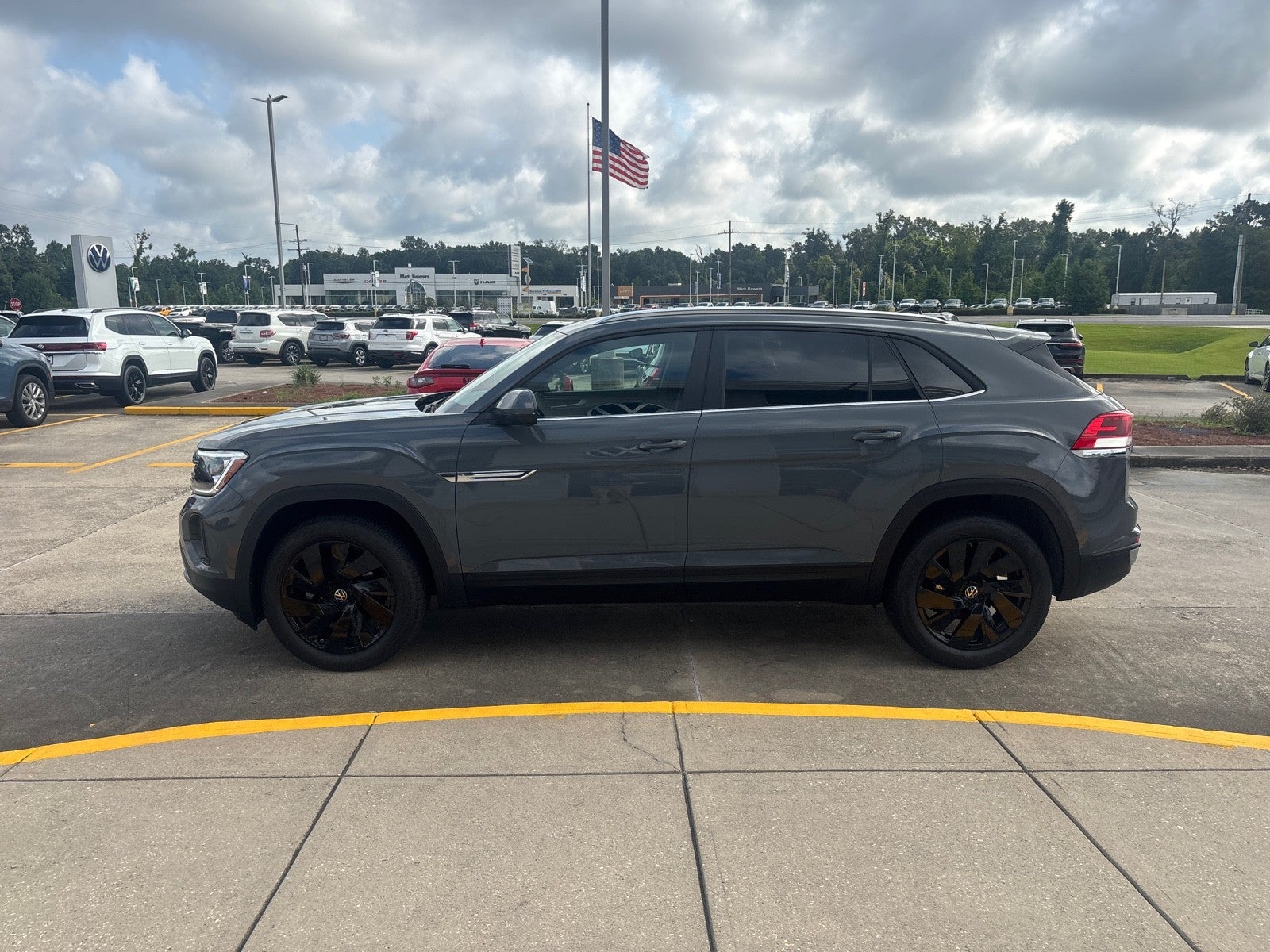 2026 Volkswagen Atlas Cross Sport 2.0T SE w/Technology