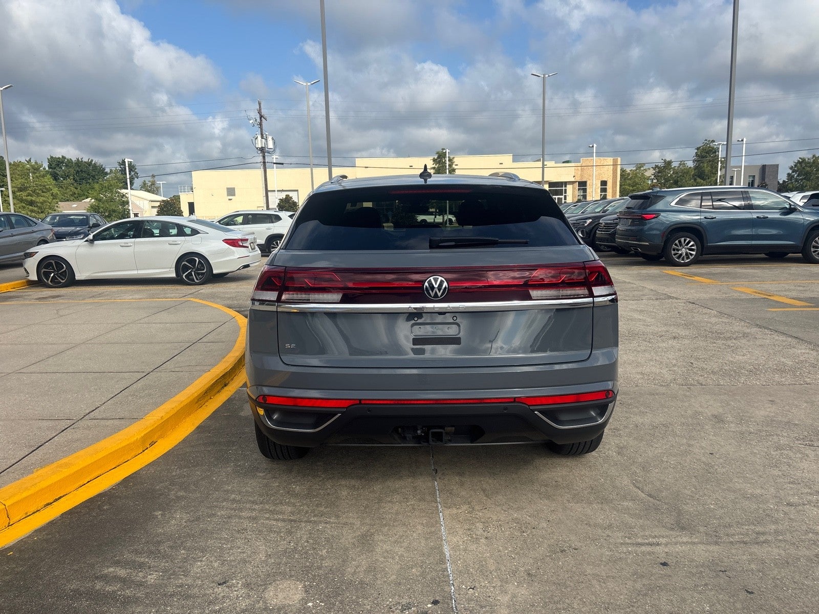 2026 Volkswagen Atlas Cross Sport 2.0T SE w/Technology