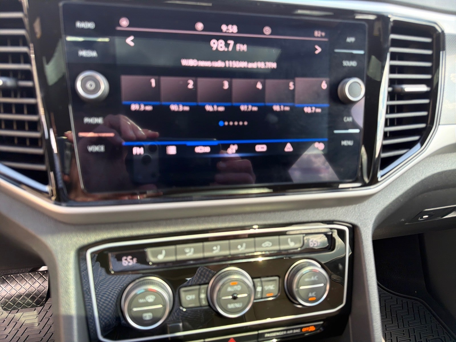 2023 Volkswagen Atlas Cross Sport 2.0T SE w/Technology