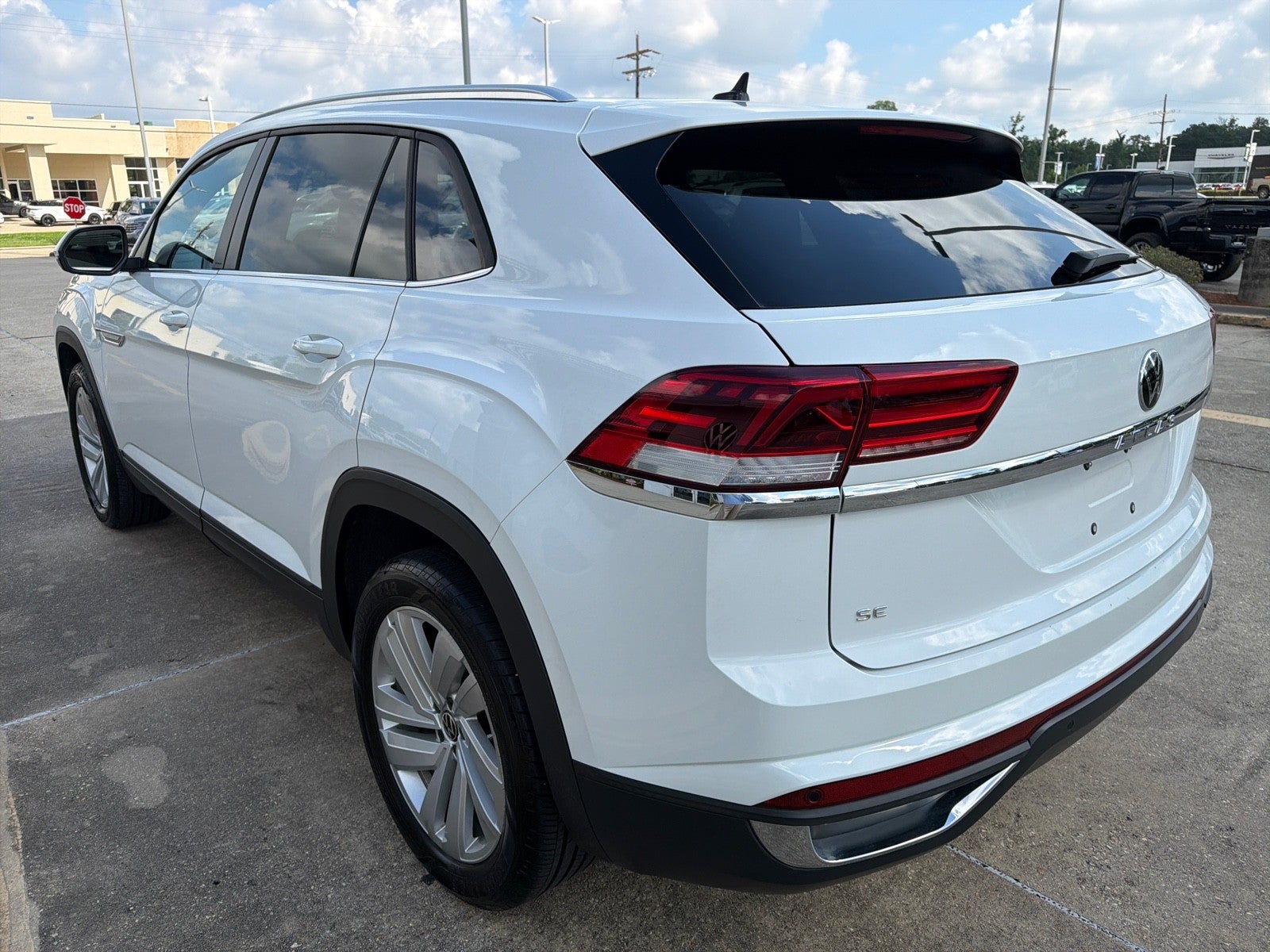 2023 Volkswagen Atlas Cross Sport 2.0T SE w/Technology