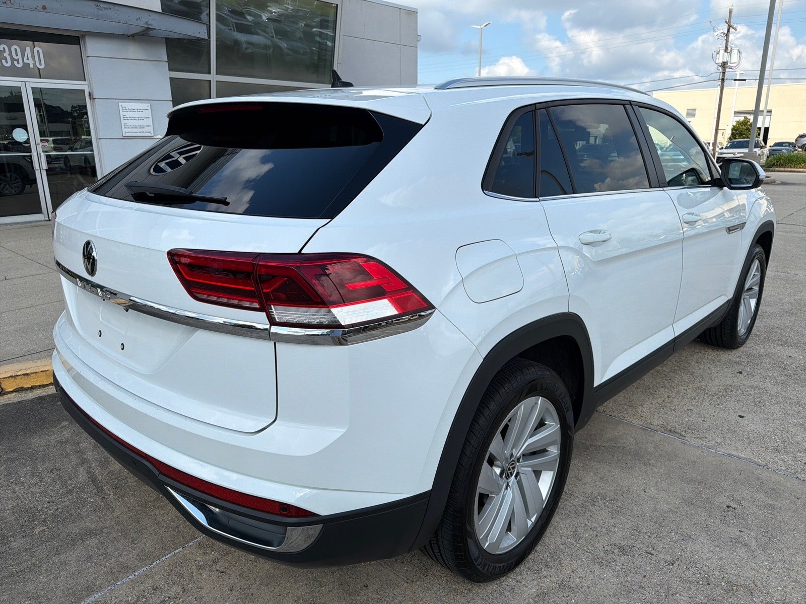 2023 Volkswagen Atlas Cross Sport 2.0T SE w/Technology
