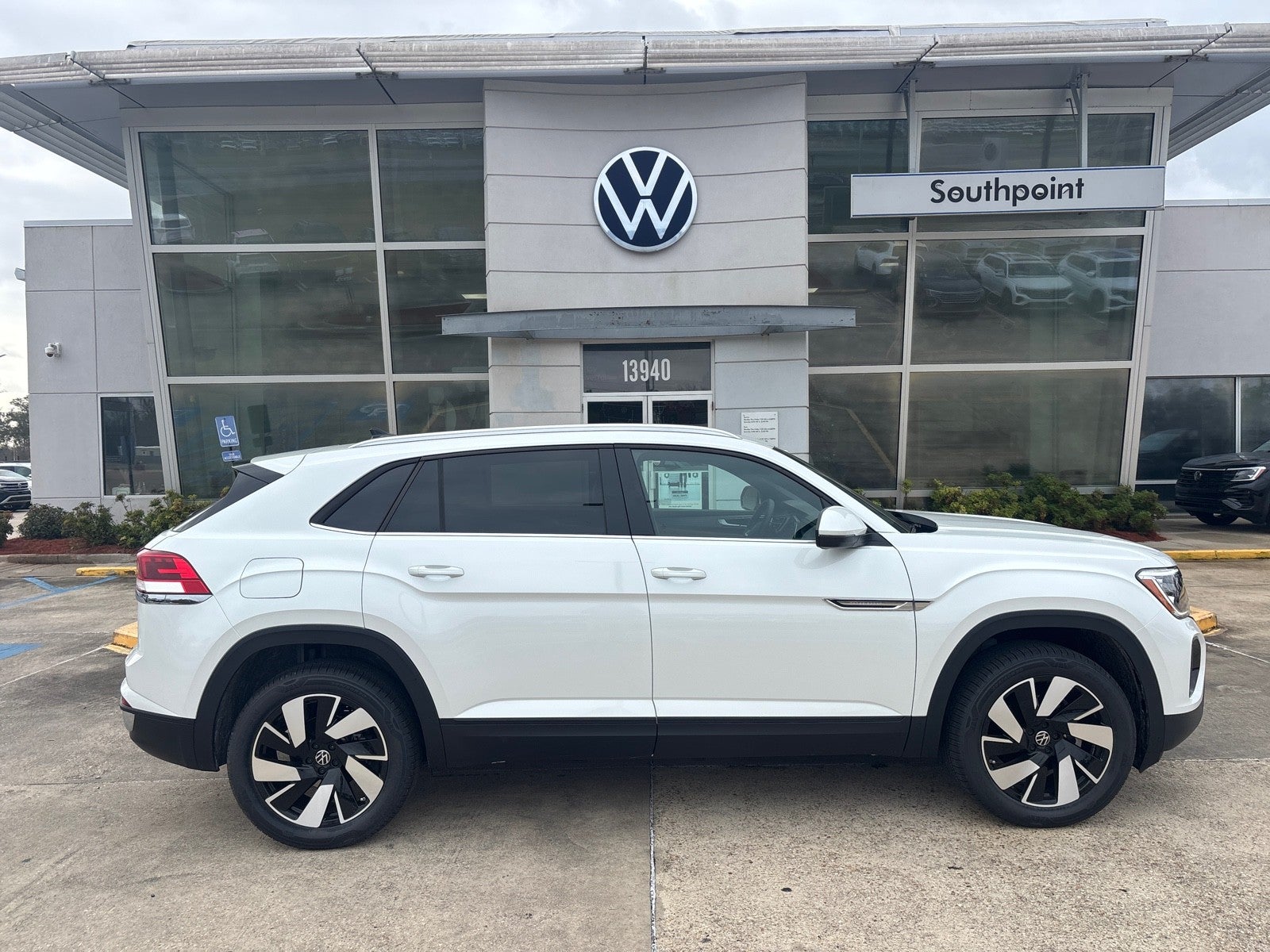 2026 Volkswagen Atlas Cross Sport 2.0T SE w/Technology