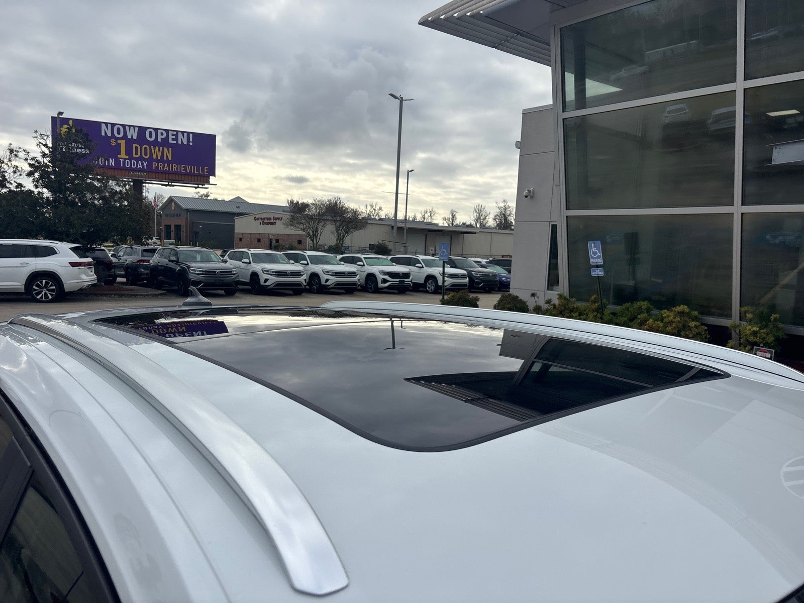 2026 Volkswagen Atlas Cross Sport 2.0T SE w/Technology