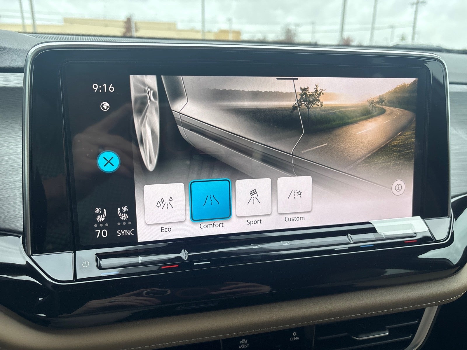 2026 Volkswagen Atlas Cross Sport 2.0T SE w/Technology