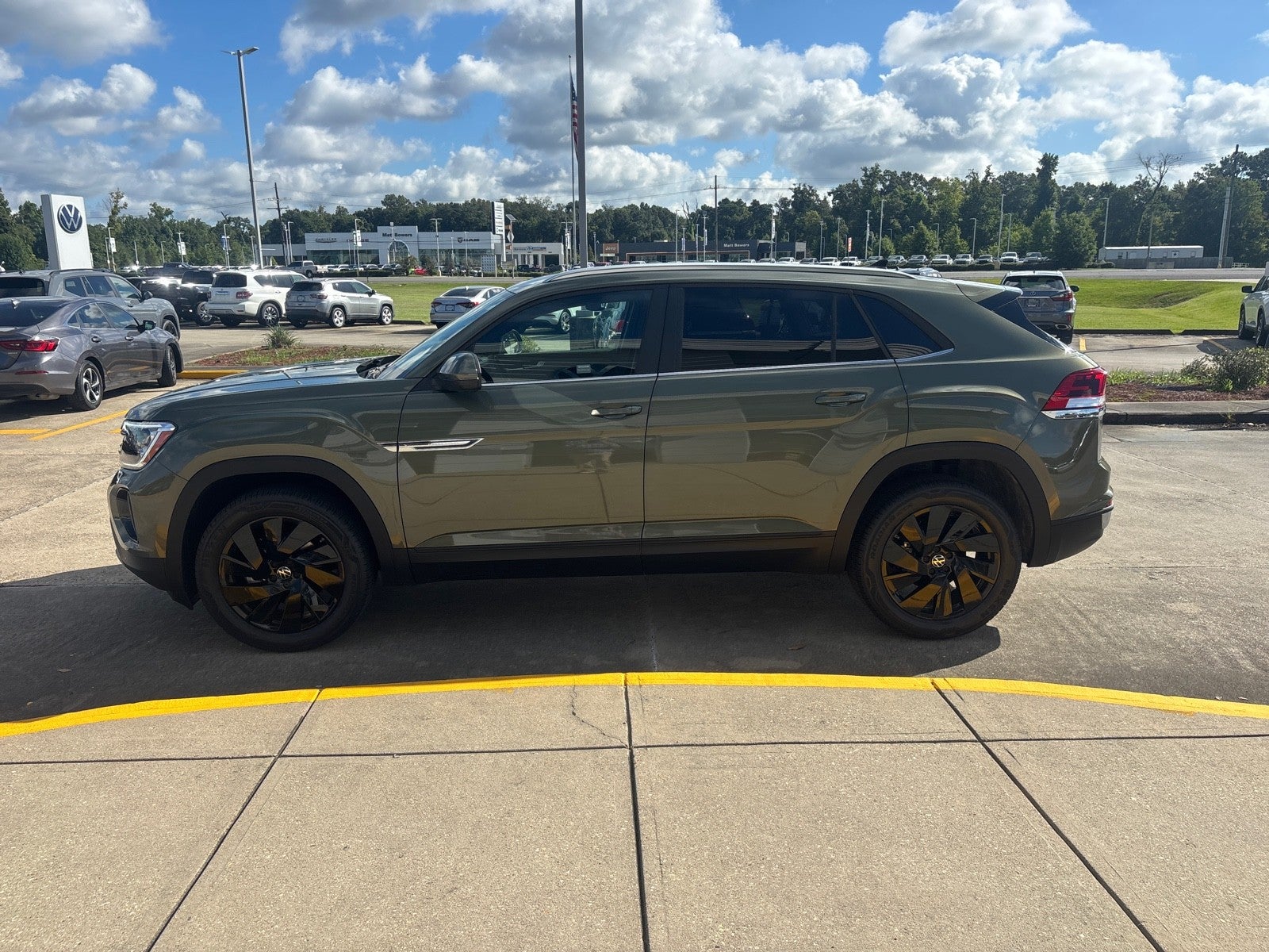 2026 Volkswagen Atlas Cross Sport 2.0T SE w/Technology