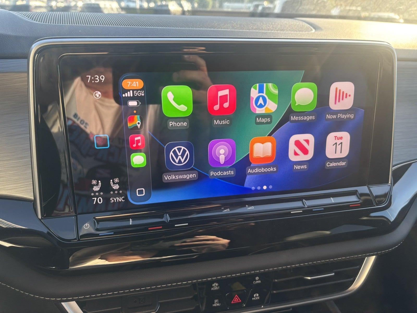 2026 Volkswagen Atlas Cross Sport 2.0T SE w/Technology
