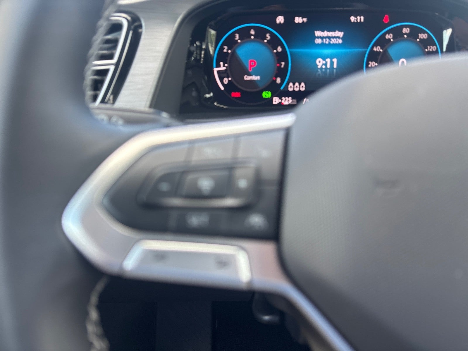 2026 Volkswagen Atlas Cross Sport 2.0T SE w/Technology
