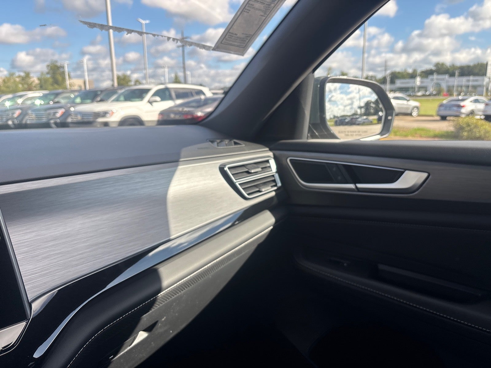 2026 Volkswagen Atlas Cross Sport 2.0T SE w/Technology