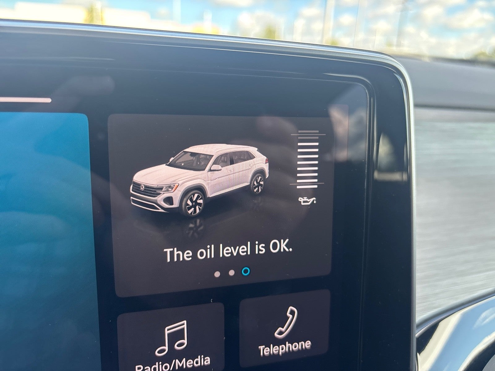 2026 Volkswagen Atlas Cross Sport 2.0T SE w/Technology