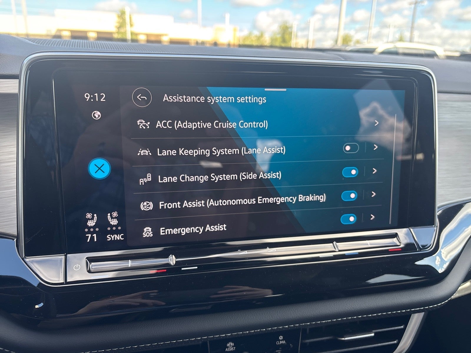 2026 Volkswagen Atlas Cross Sport 2.0T SE w/Technology
