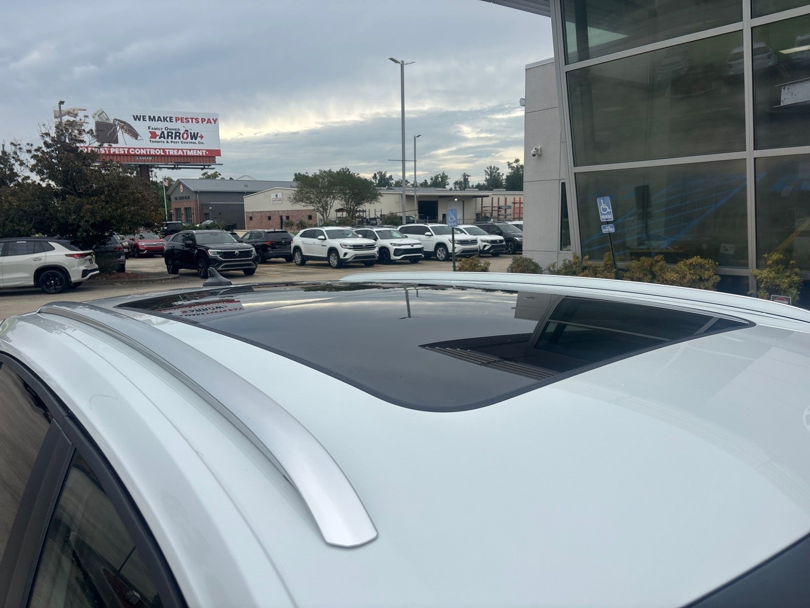 2026 Volkswagen Atlas Cross Sport 2.0T SE w/Technology
