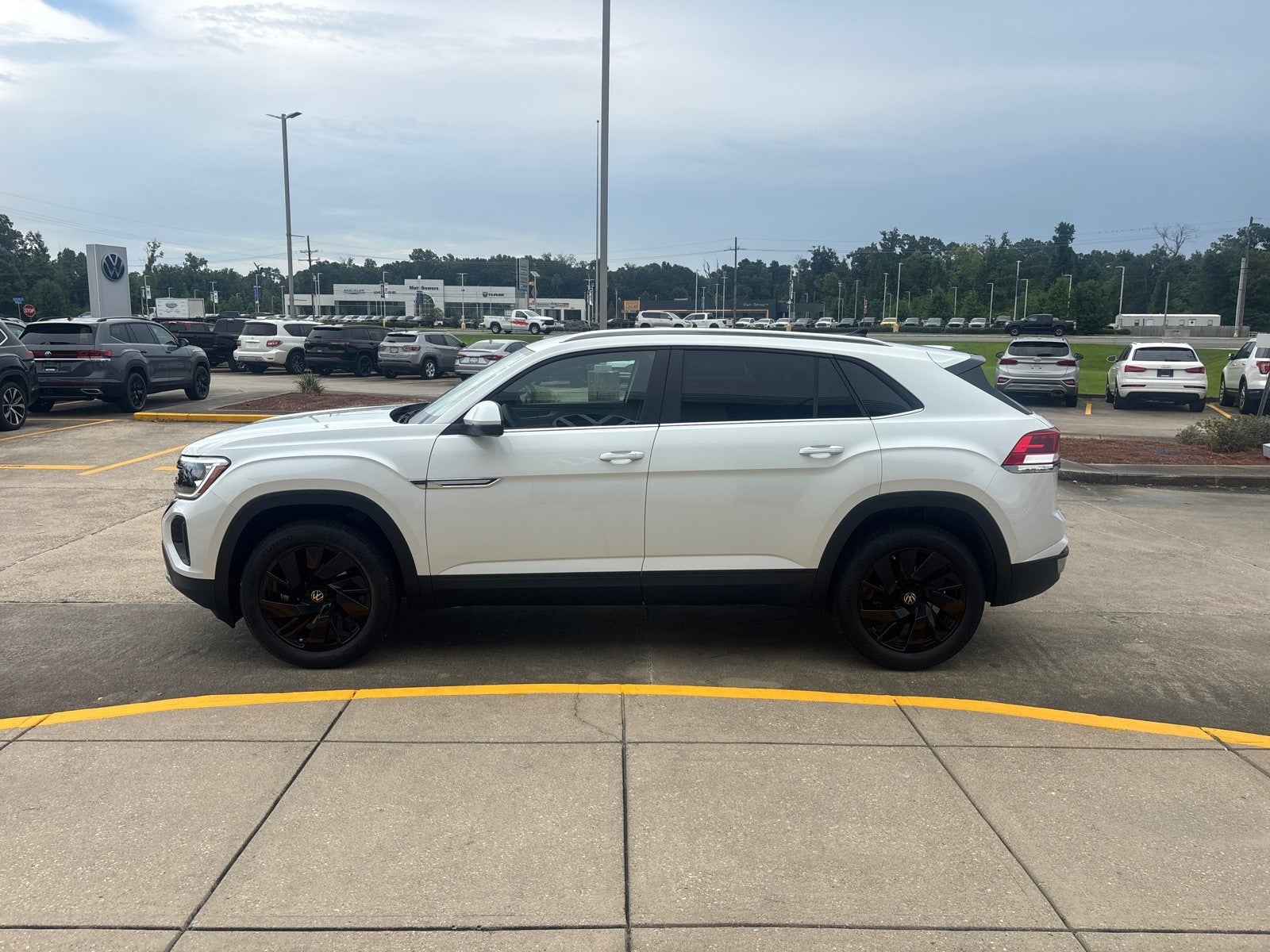 2026 Volkswagen Atlas Cross Sport 2.0T SE w/Technology
