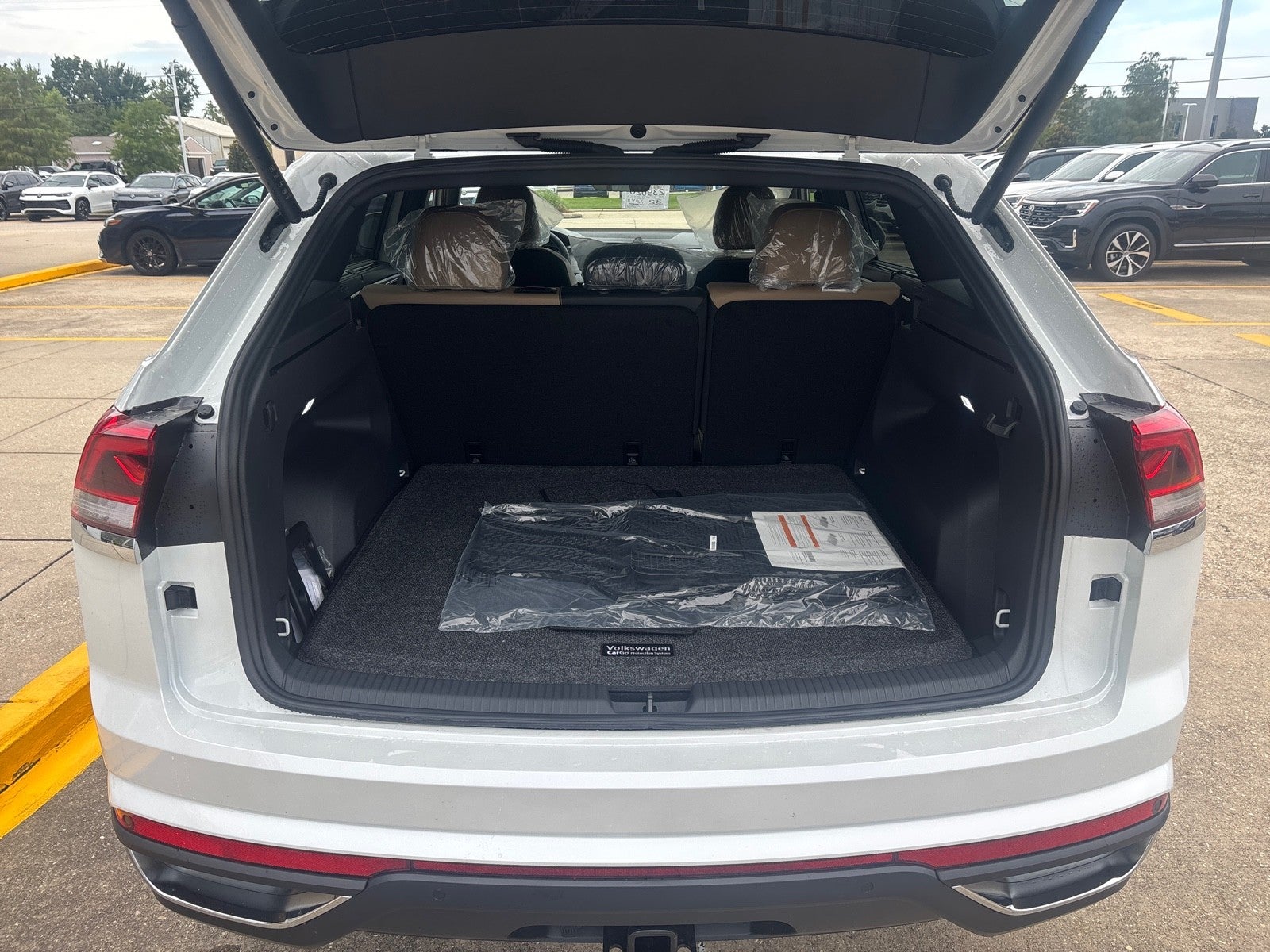 2026 Volkswagen Atlas Cross Sport 2.0T SE w/Technology
