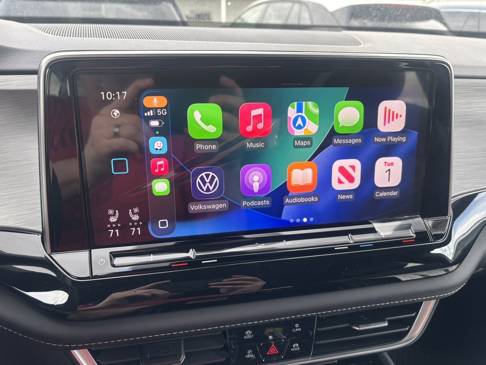2026 Volkswagen Atlas Cross Sport 2.0T SE w/Technology