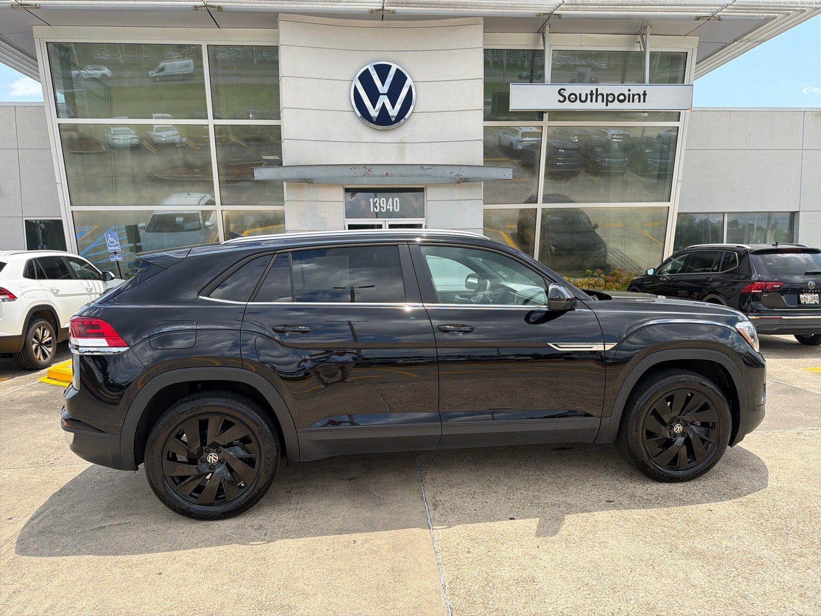 2024 Volkswagen Atlas Cross Sport 2.0T SE w/Technology