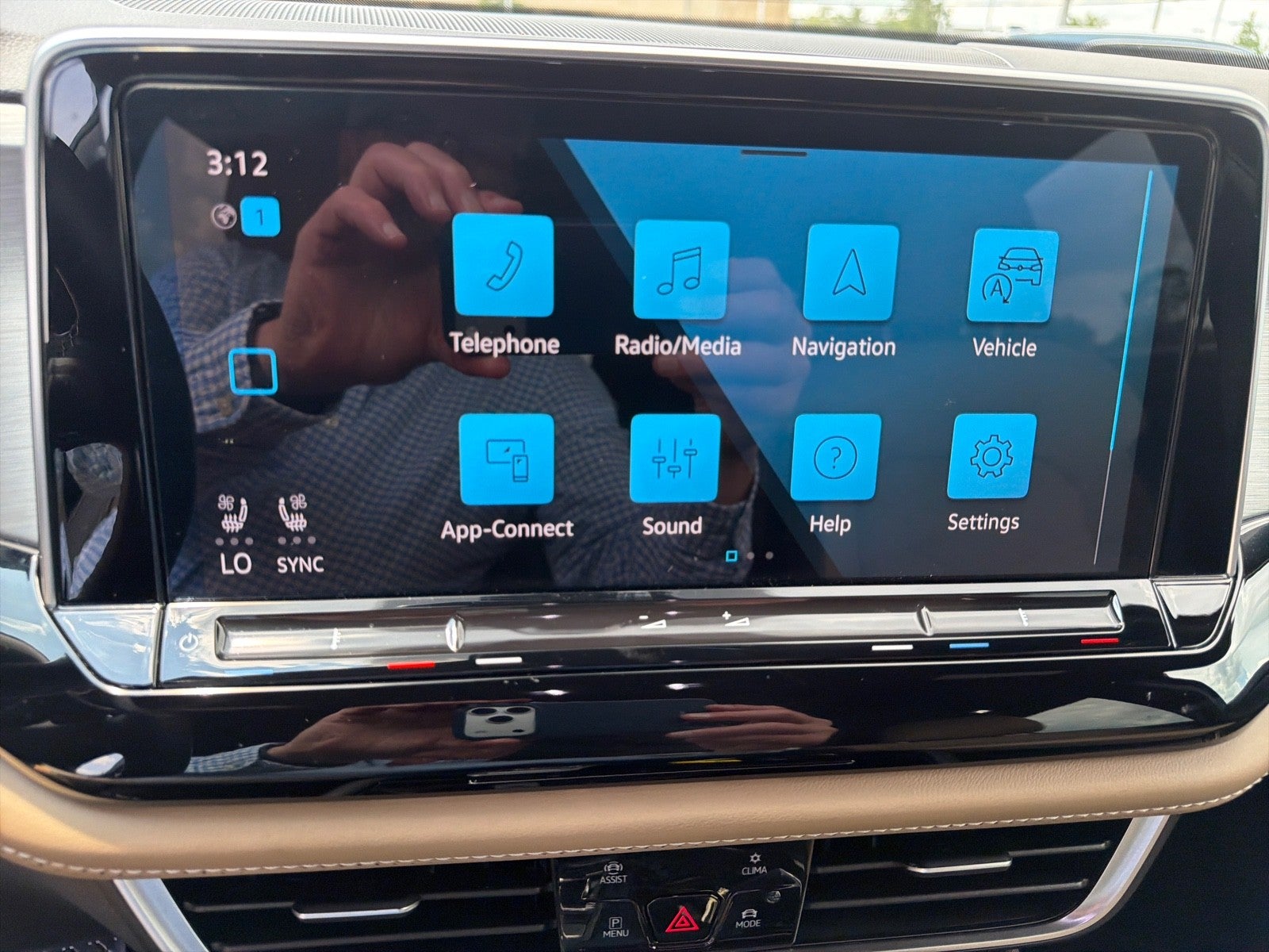 2024 Volkswagen Atlas Cross Sport 2.0T SE w/Technology