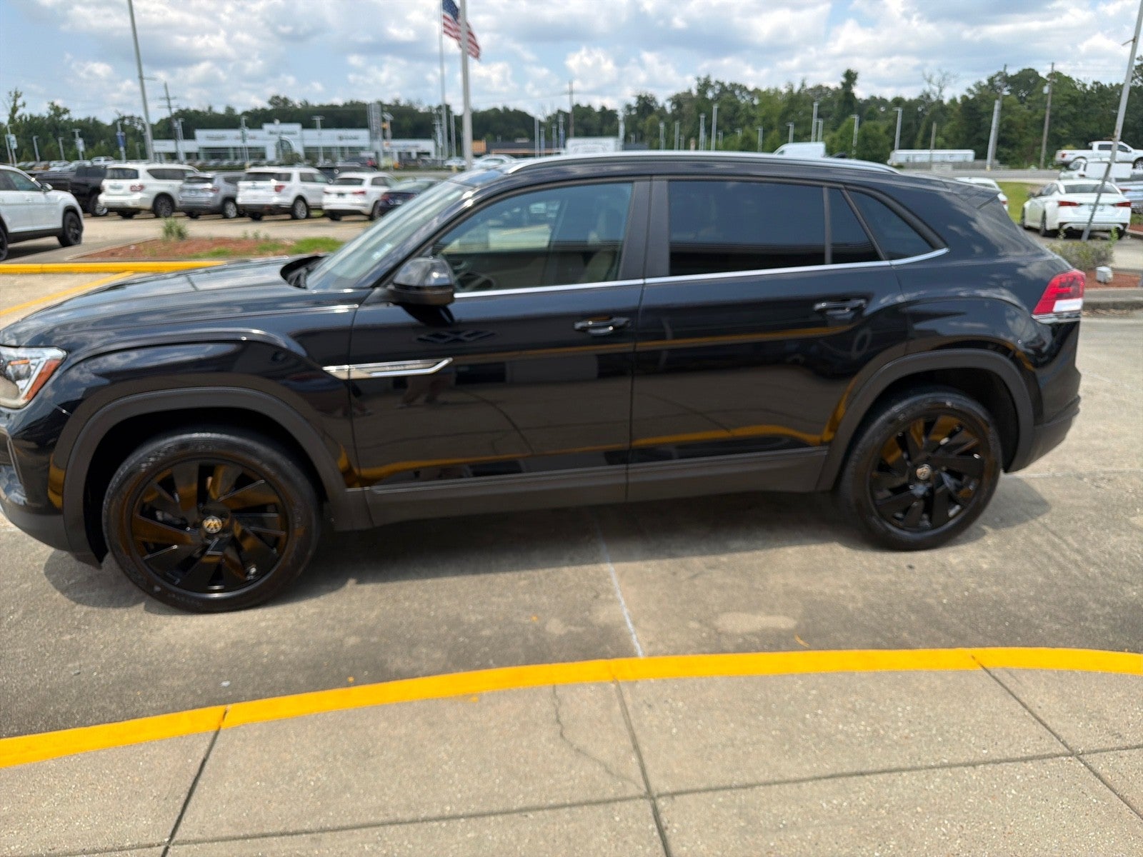 2024 Volkswagen Atlas Cross Sport 2.0T SE w/Technology