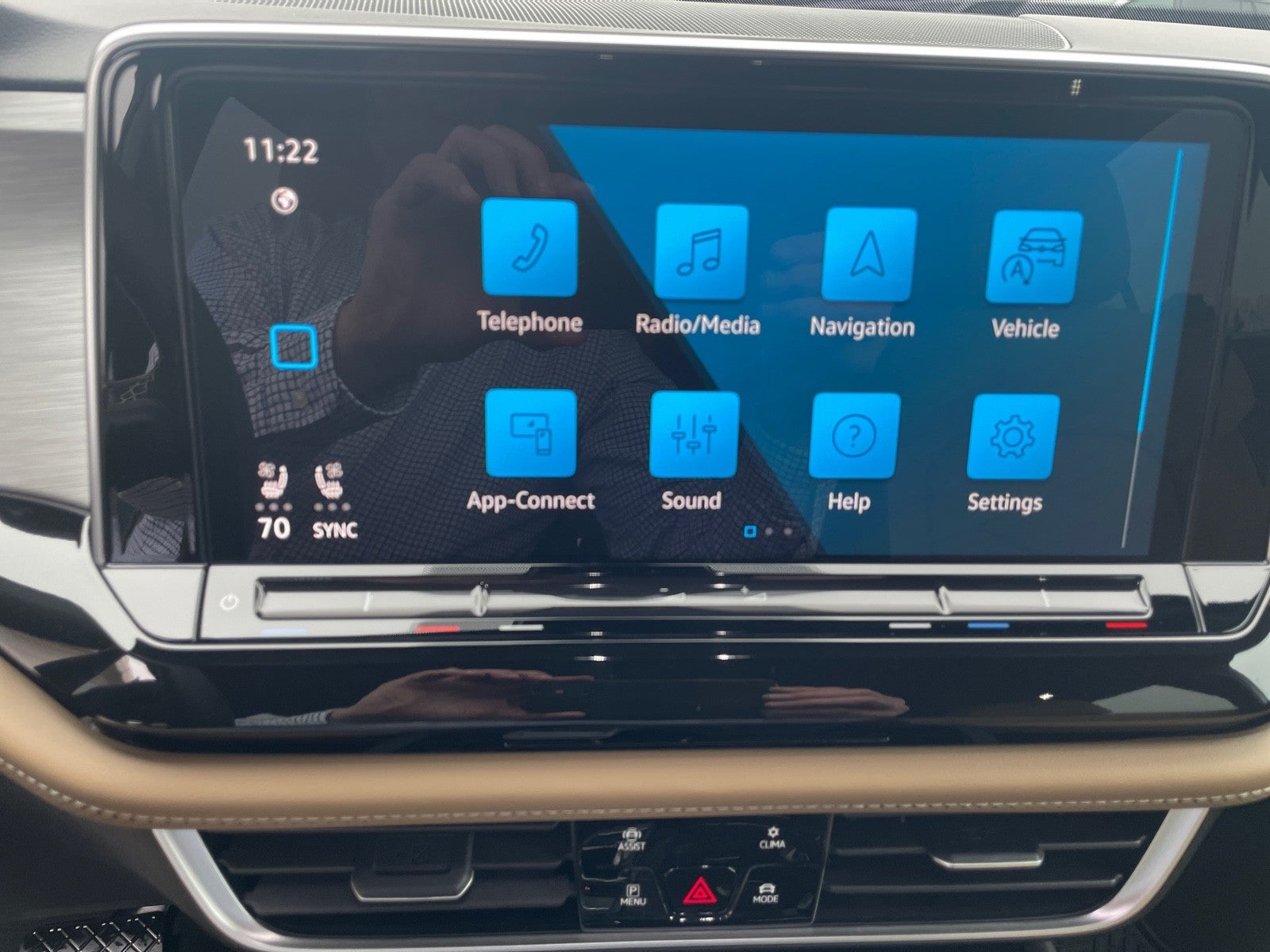 2025 Volkswagen Atlas Cross Sport 2.0T SE w/Technology