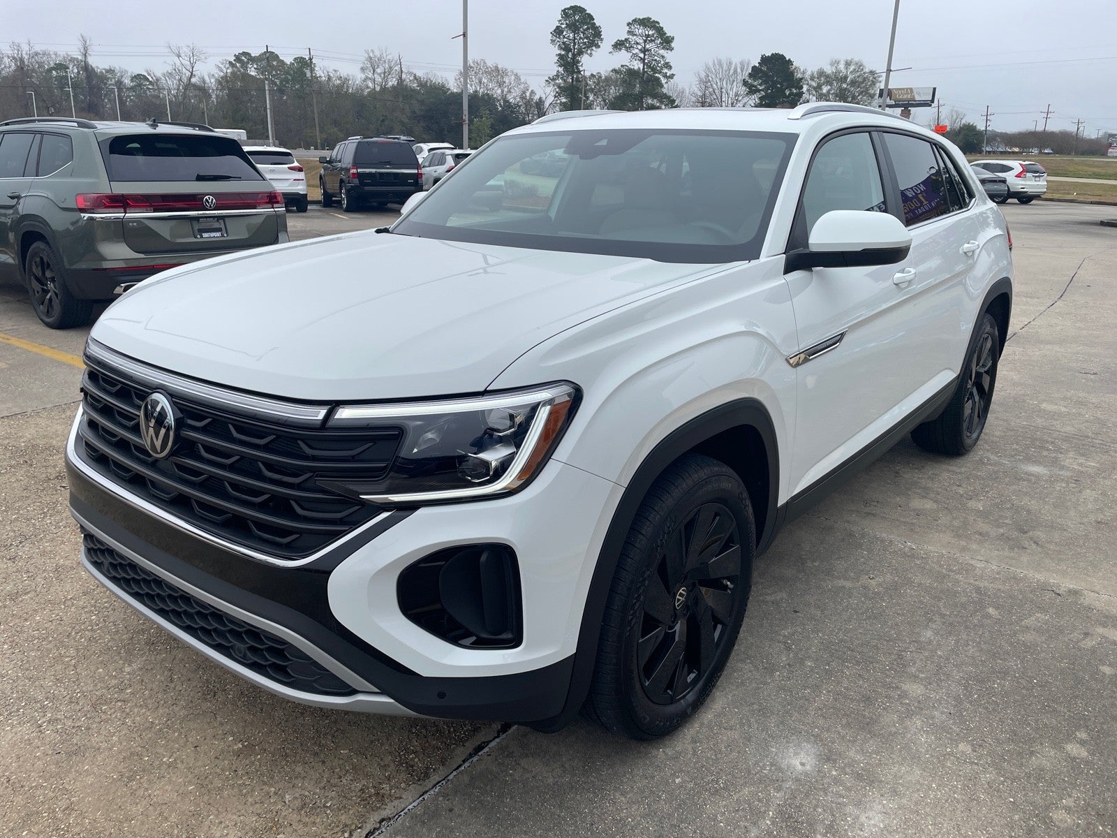 2025 Volkswagen Atlas Cross Sport 2.0T SE w/Technology