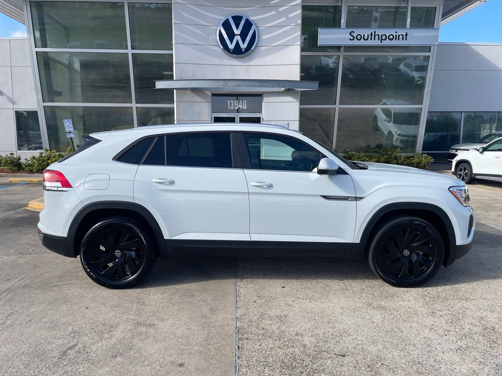 2025 Volkswagen Atlas Cross Sport 2.0T SE w/Technology