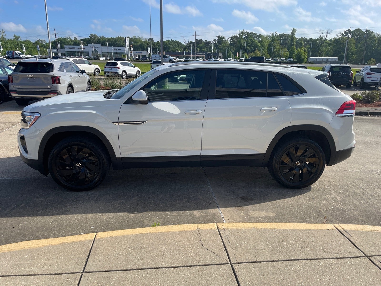 2025 Volkswagen Atlas Cross Sport 2.0T SE w/Technology