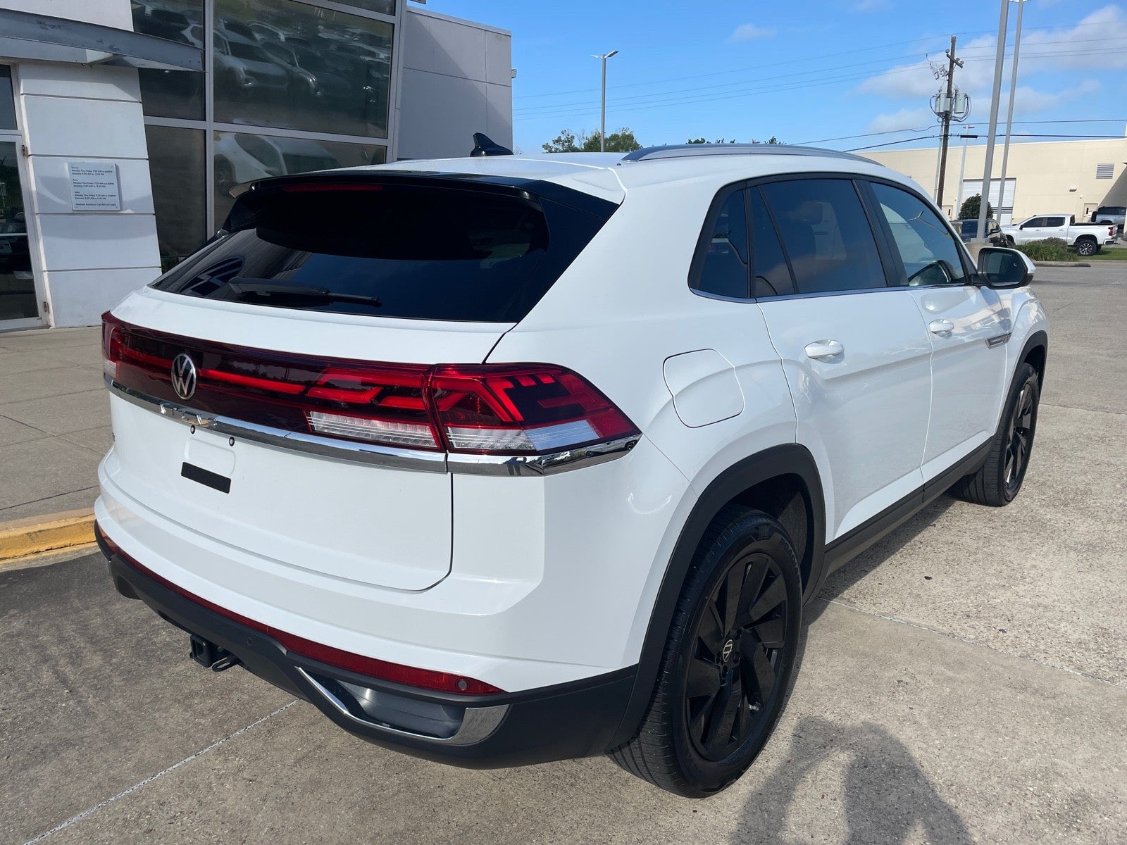 2025 Volkswagen Atlas Cross Sport 2.0T SE w/Technology