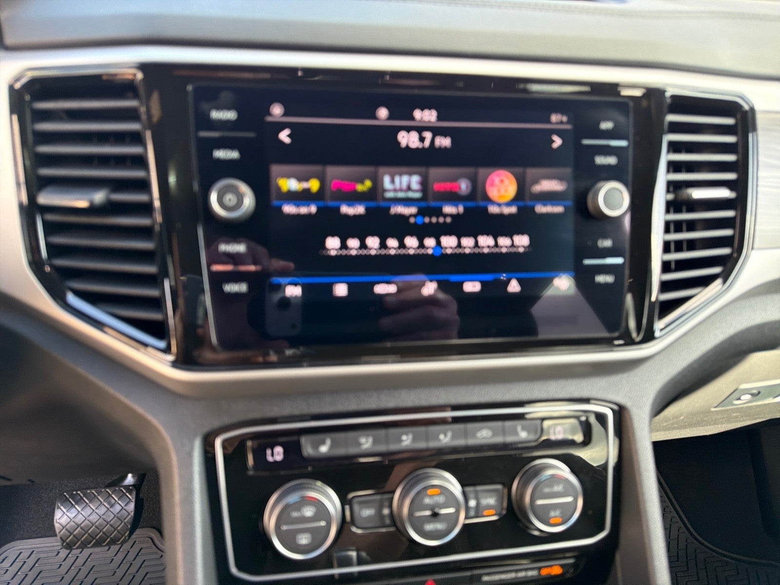 2023 Volkswagen Atlas Cross Sport 3.6L V6 SE w/Technology
