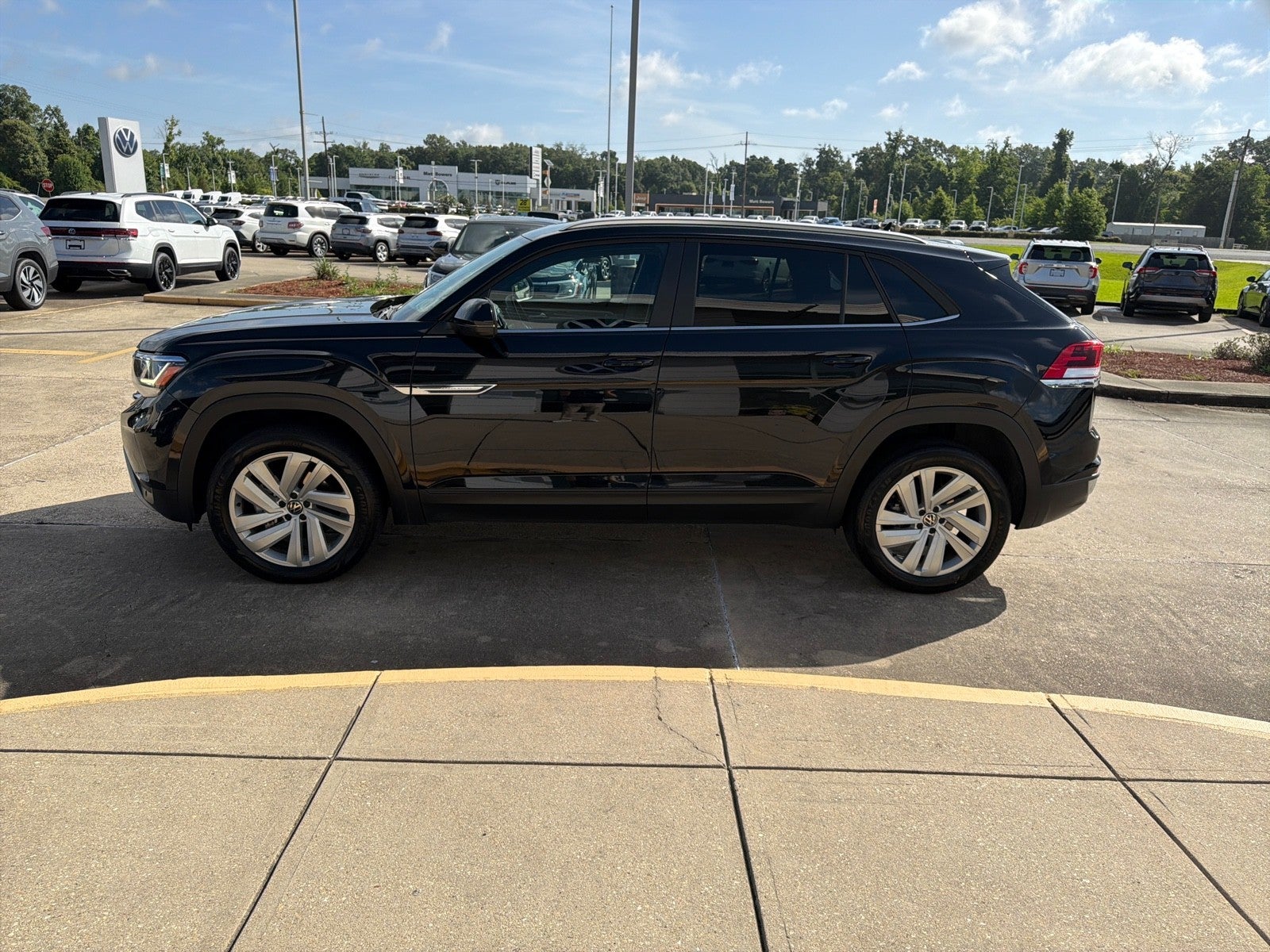 2023 Volkswagen Atlas Cross Sport 3.6L V6 SE w/Technology