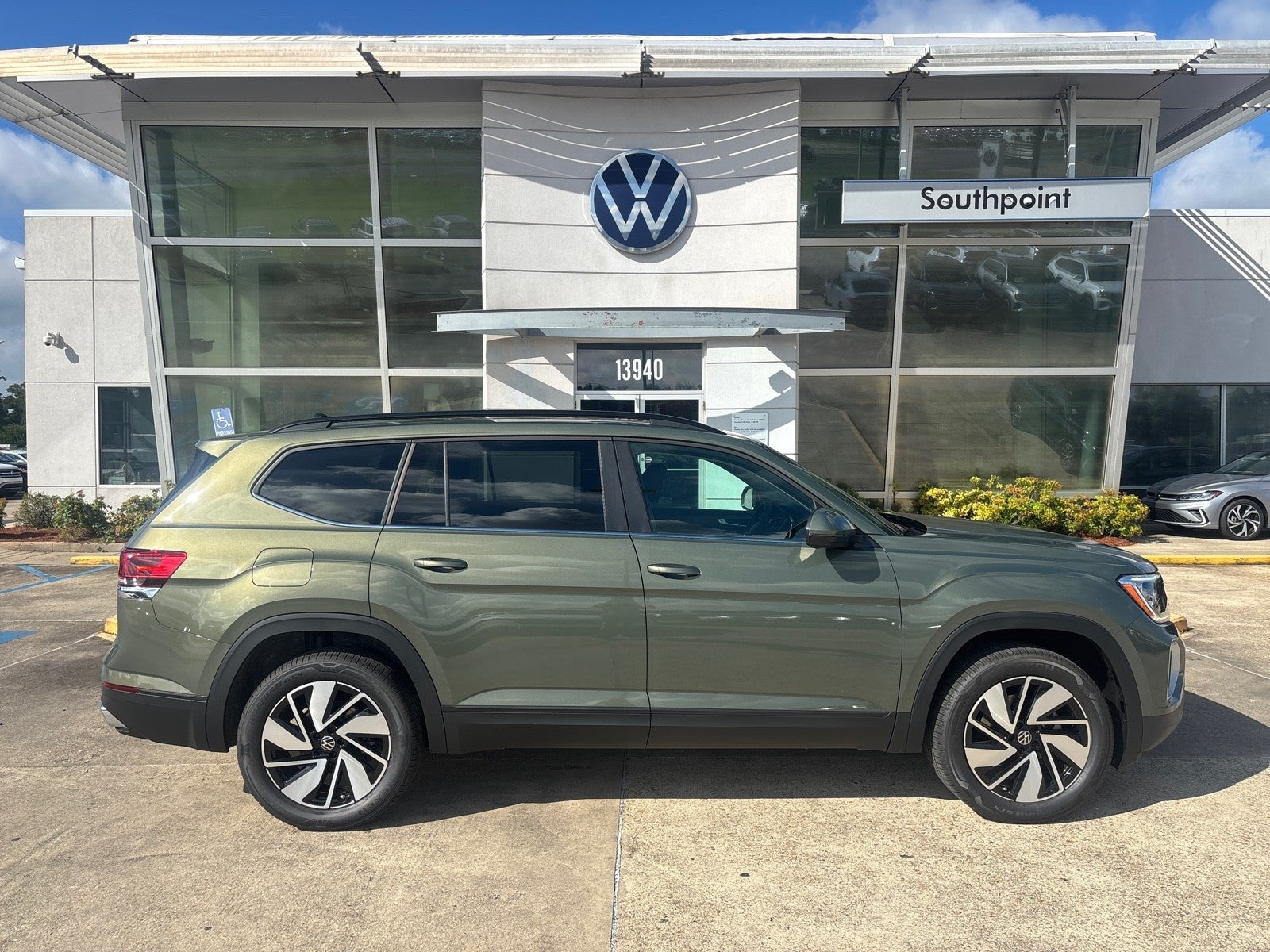 2026 Volkswagen Atlas 2.0T SE w/Technology