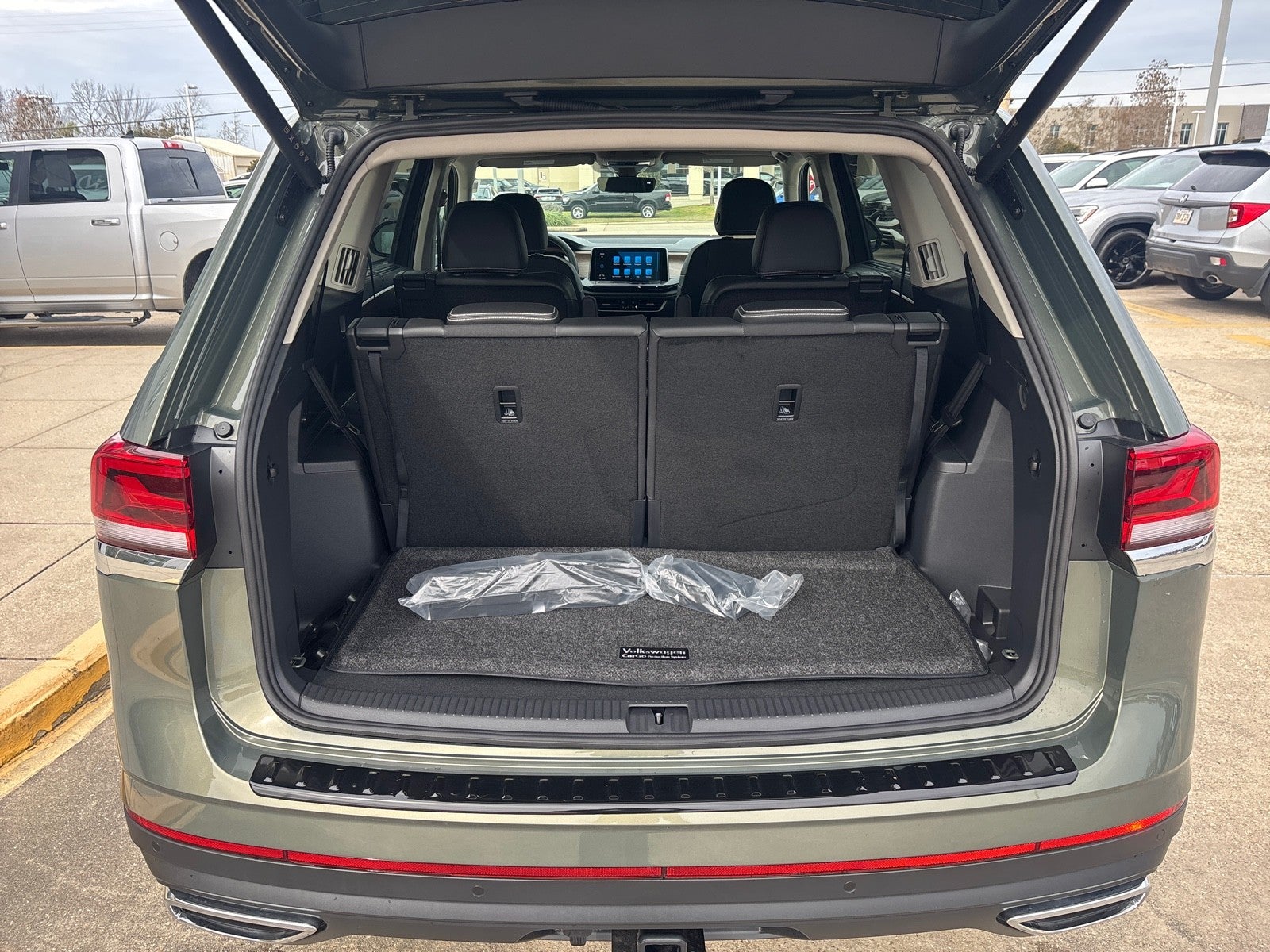 2026 Volkswagen Atlas 2.0T SE w/Technology
