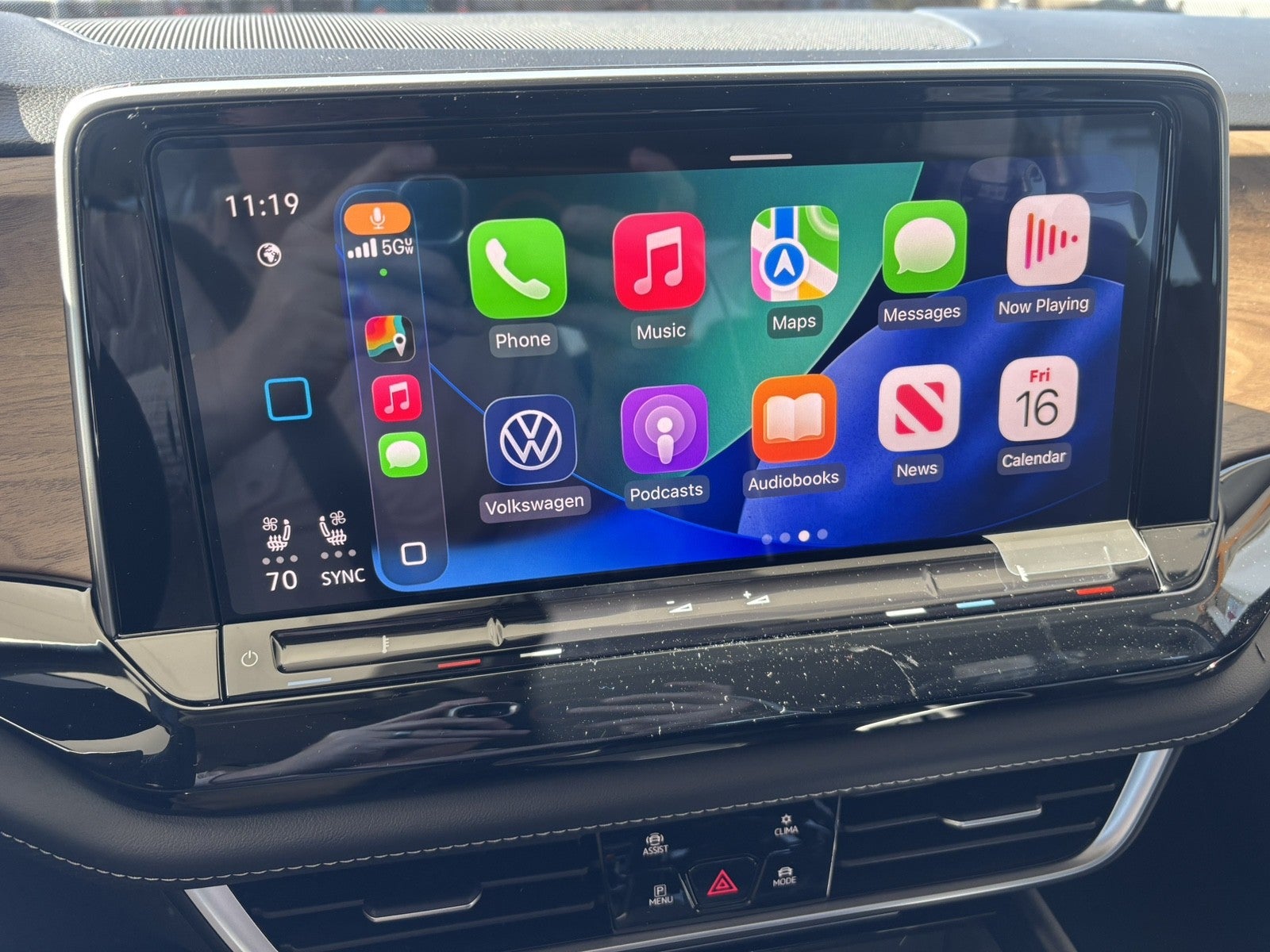 2026 Volkswagen Atlas 2.0T SE w/Technology