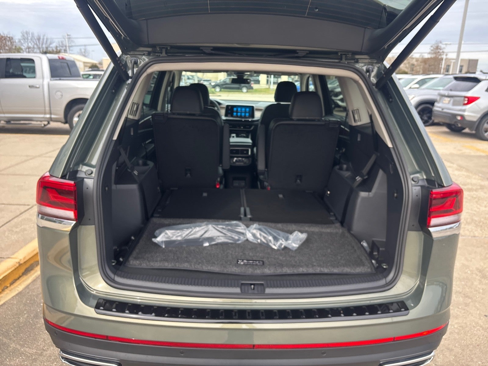 2026 Volkswagen Atlas 2.0T SE w/Technology