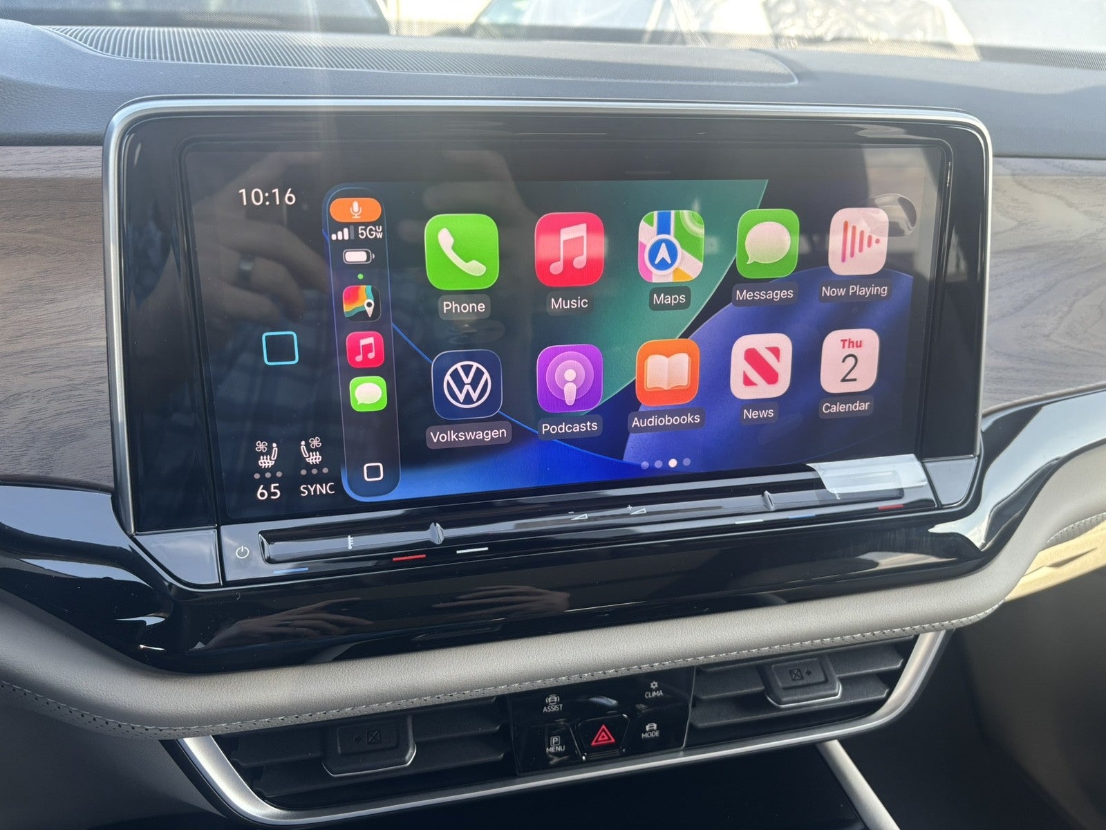 2026 Volkswagen Atlas 2.0T SE w/Technology