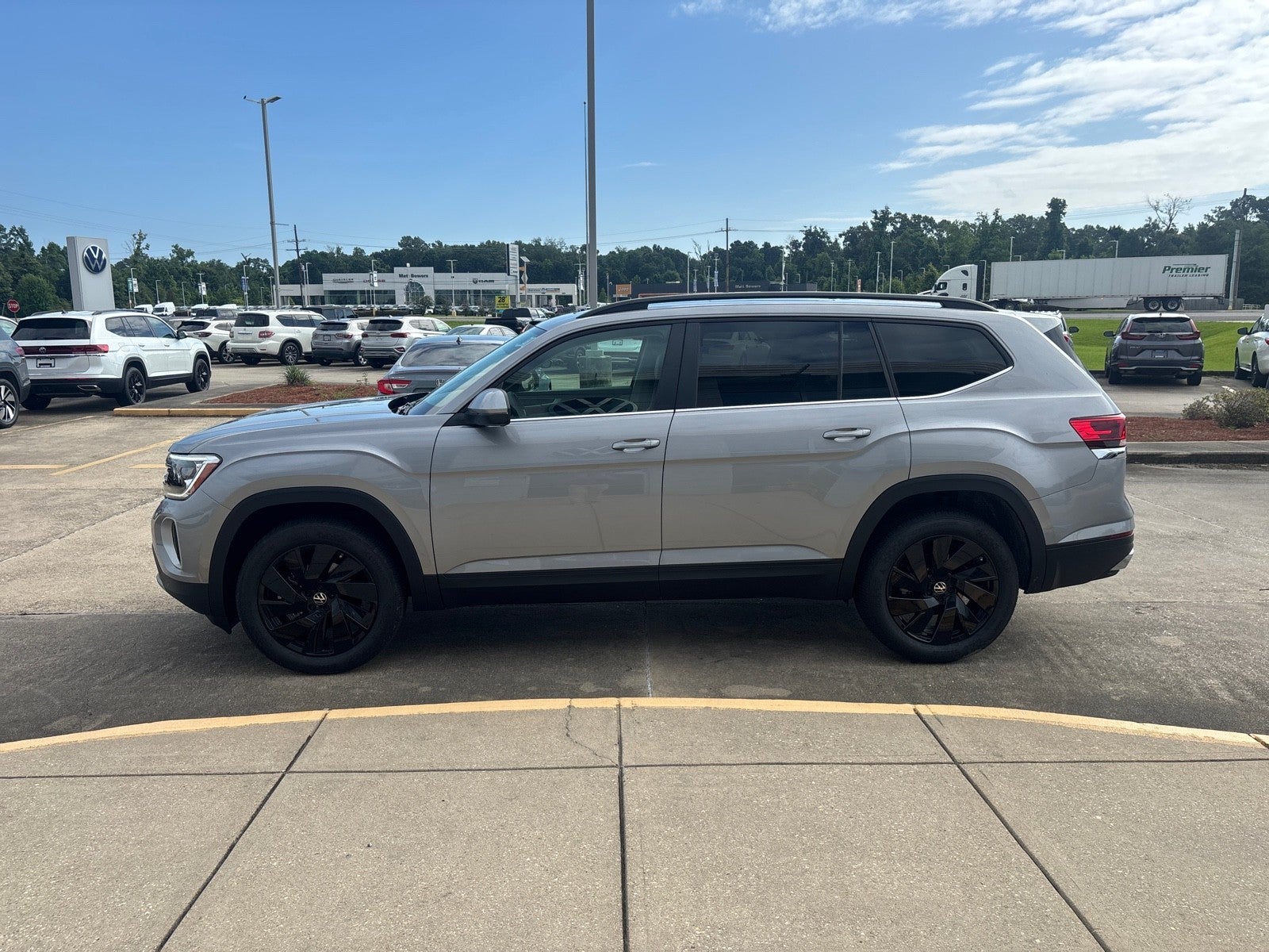 2026 Volkswagen Atlas 2.0T SE w/Technology