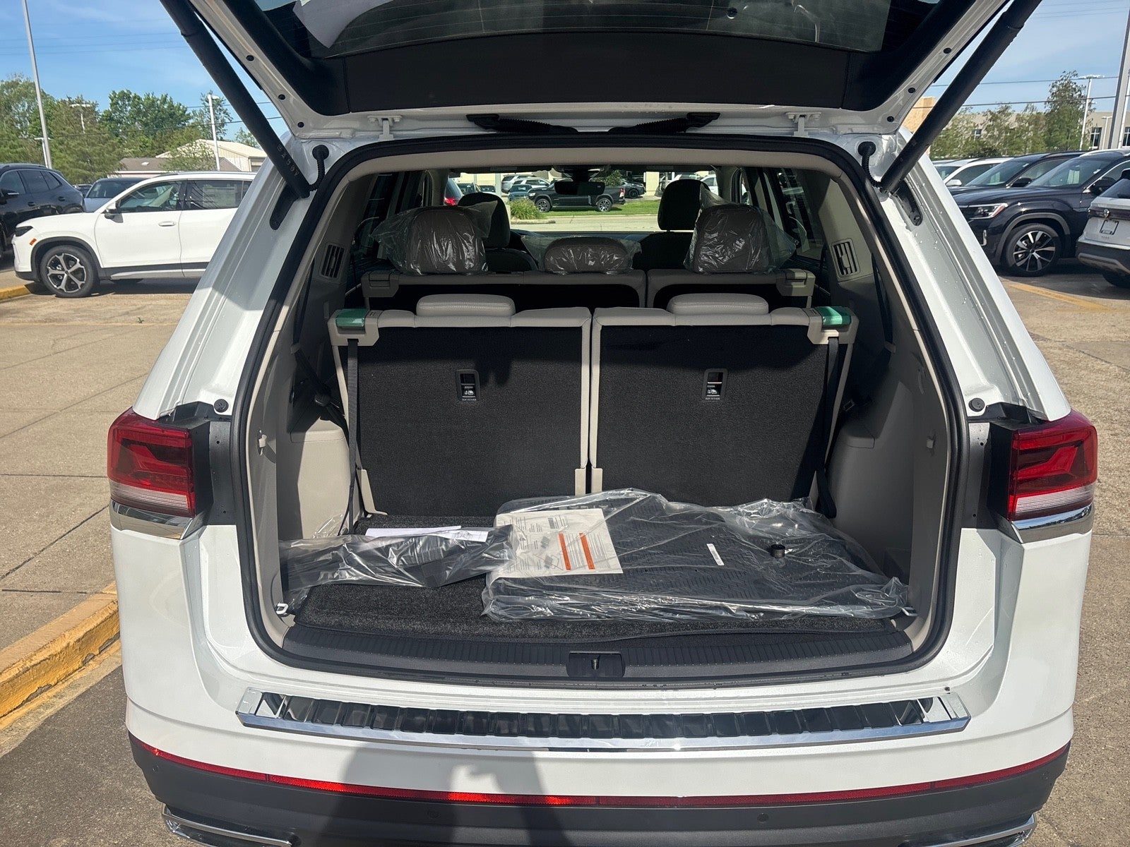 2026 Volkswagen Atlas 2.0T SE w/Technology